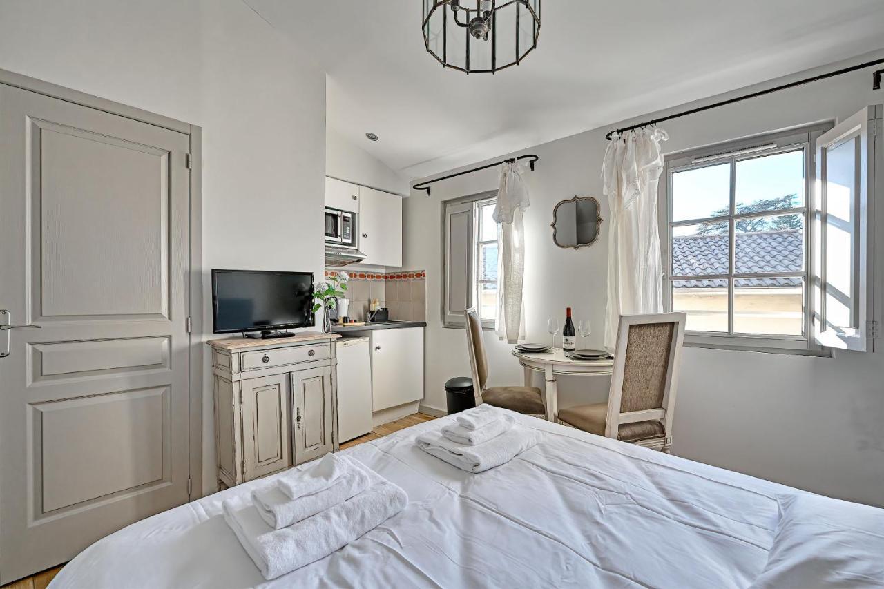 Au Coeur Des Papes, Dans Batisse De Charme Studios & Appartements En Coeur De Ville Avignon Exteriér fotografie