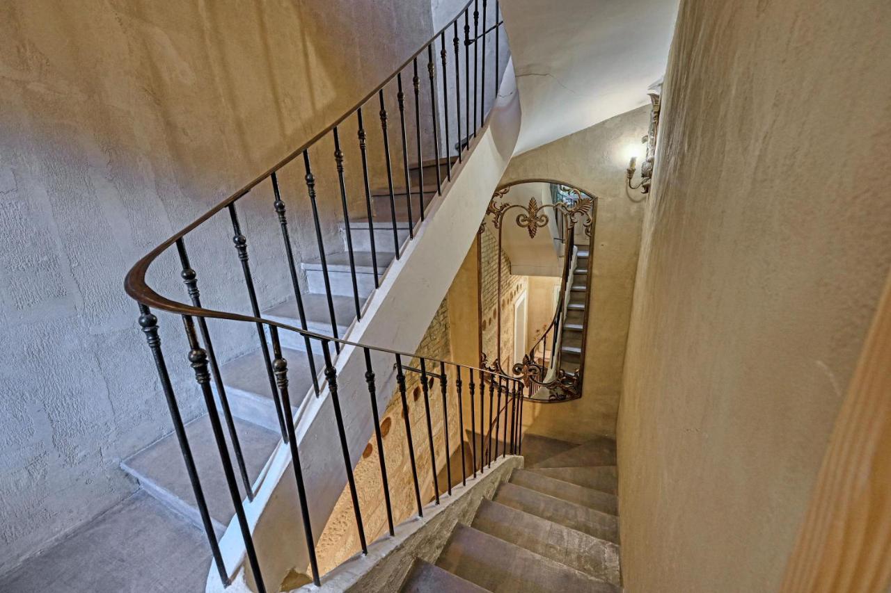 Au Coeur Des Papes, Dans Batisse De Charme Studios & Appartements En Coeur De Ville Avignon Exteriér fotografie