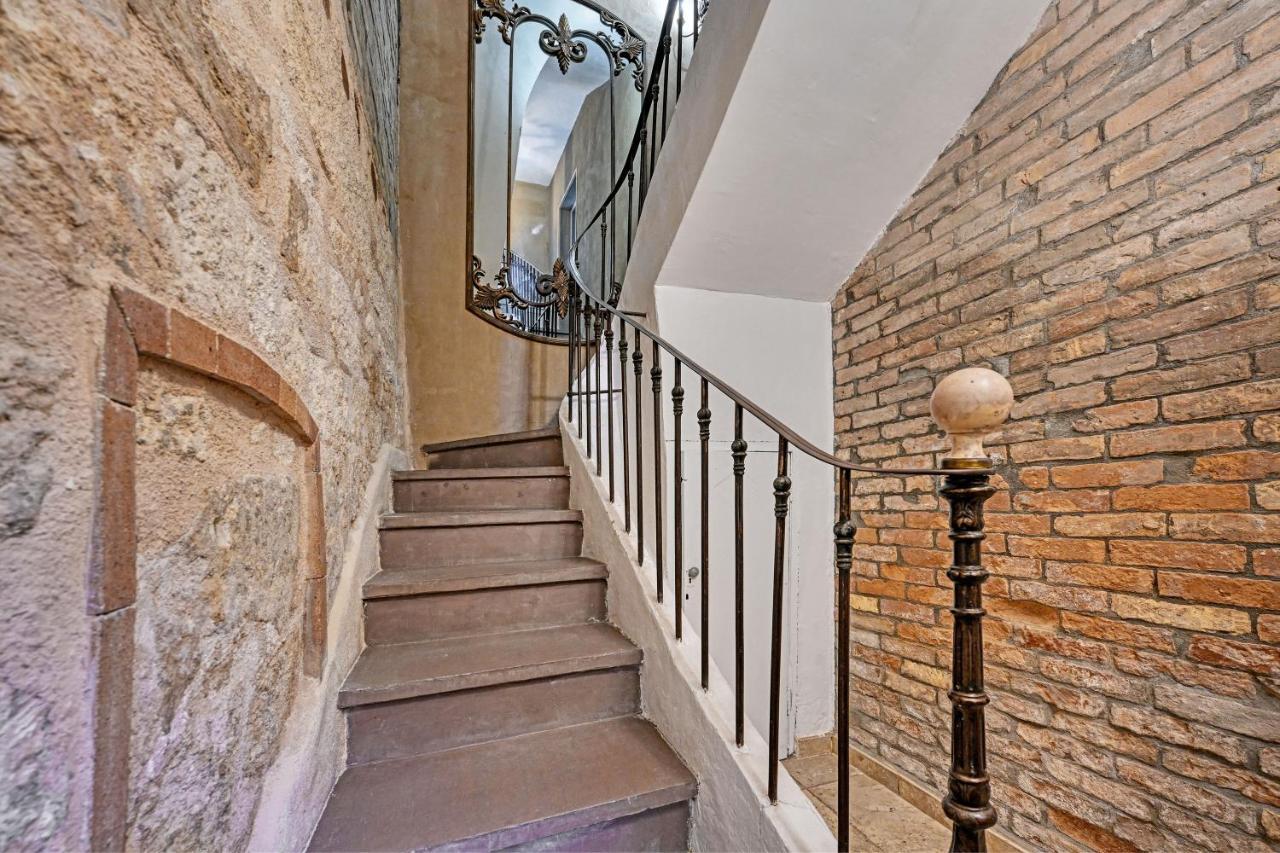 Au Coeur Des Papes, Dans Batisse De Charme Studios & Appartements En Coeur De Ville Avignon Exteriér fotografie