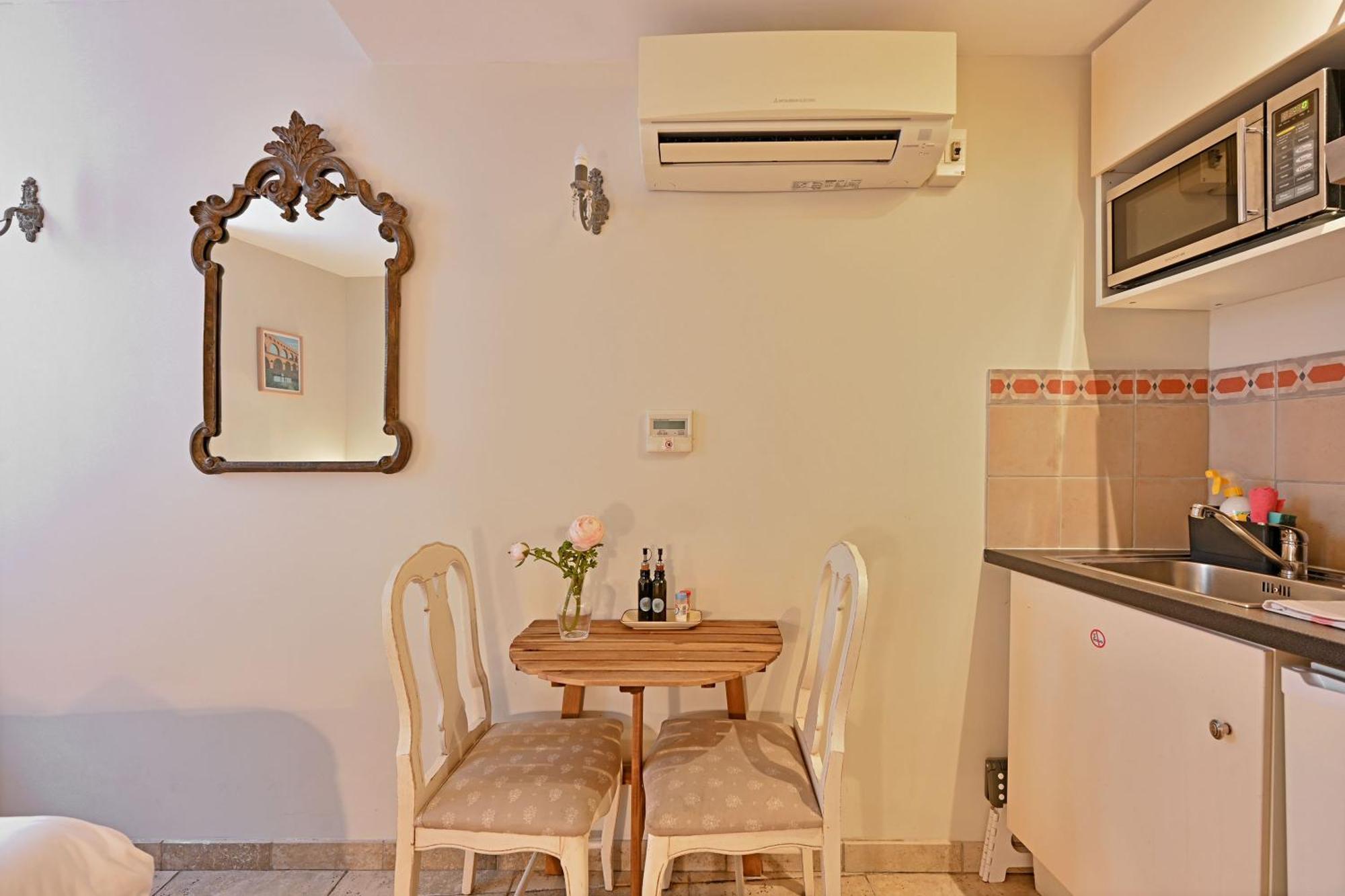 Au Coeur Des Papes, Dans Batisse De Charme Studios & Appartements En Coeur De Ville Avignon Exteriér fotografie