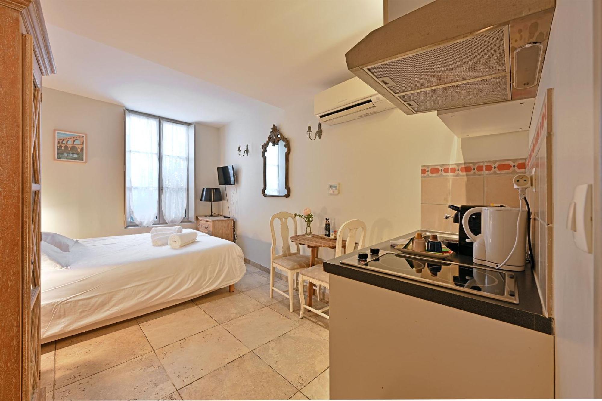 Au Coeur Des Papes, Dans Batisse De Charme Studios & Appartements En Coeur De Ville Avignon Exteriér fotografie