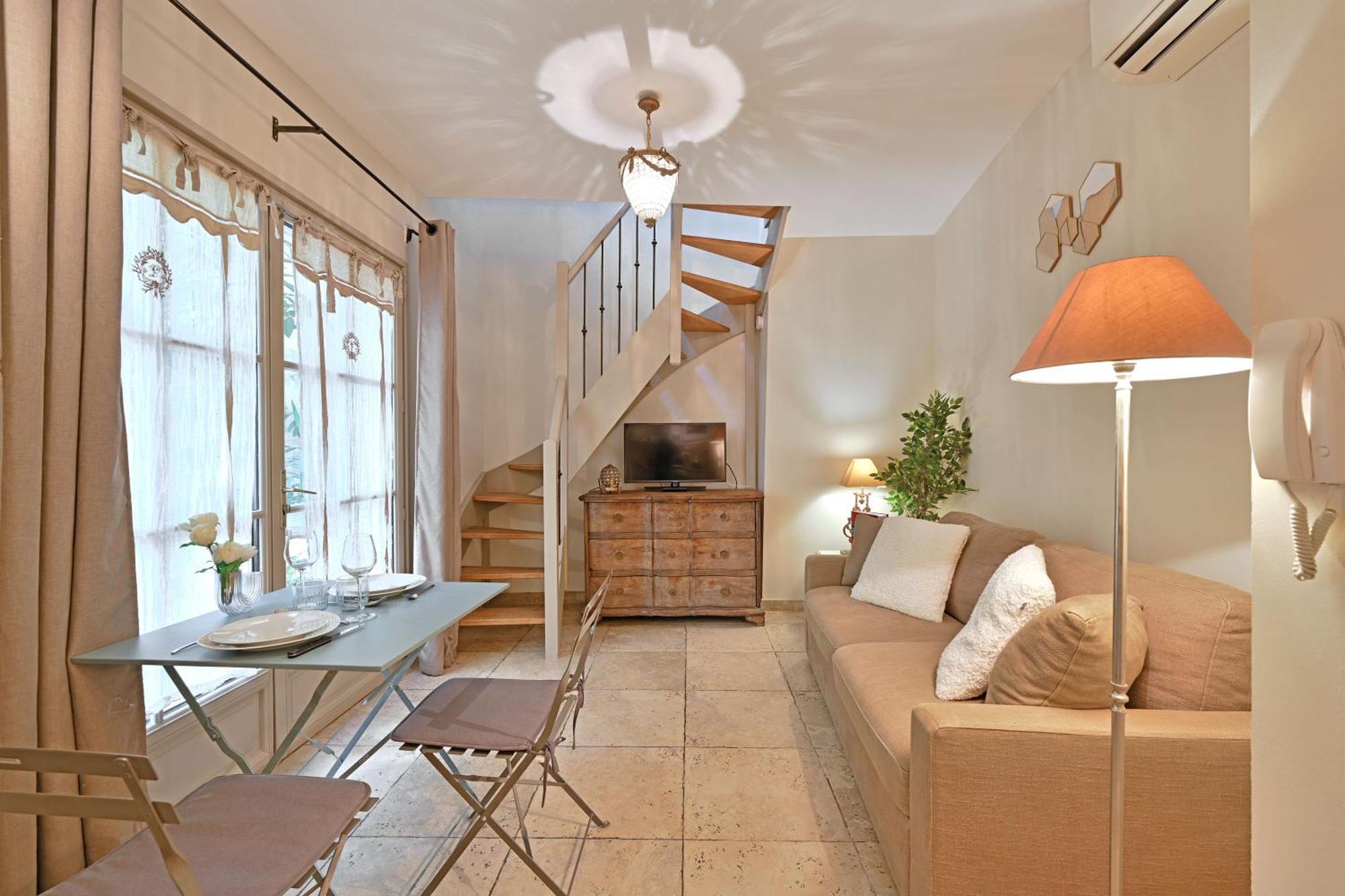 Au Coeur Des Papes, Dans Batisse De Charme Studios & Appartements En Coeur De Ville Avignon Exteriér fotografie