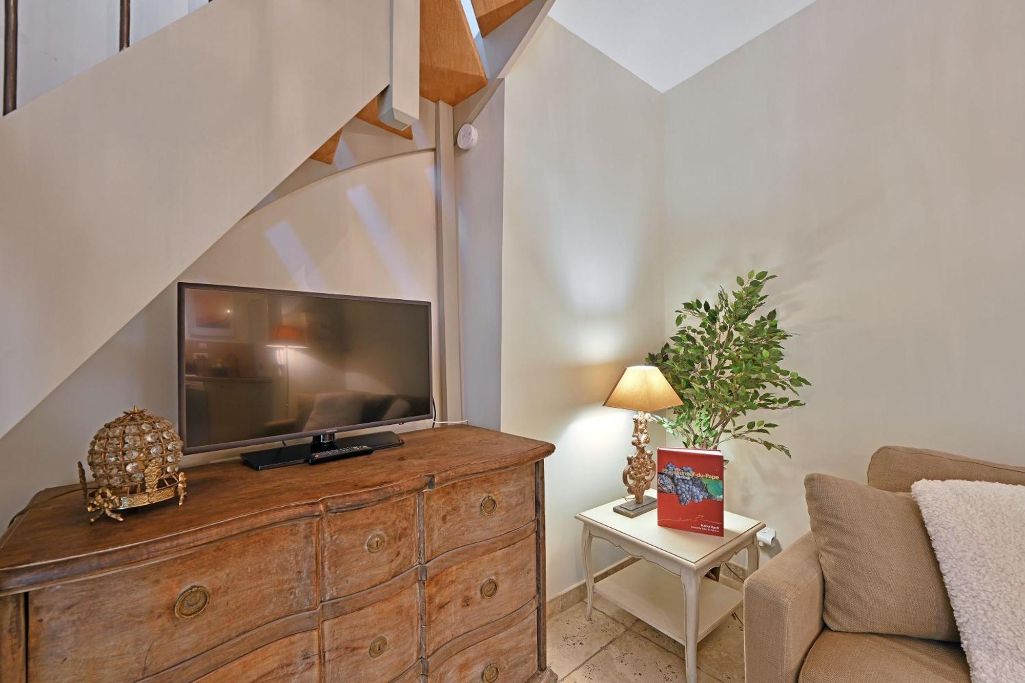 Au Coeur Des Papes, Dans Batisse De Charme Studios & Appartements En Coeur De Ville Avignon Exteriér fotografie